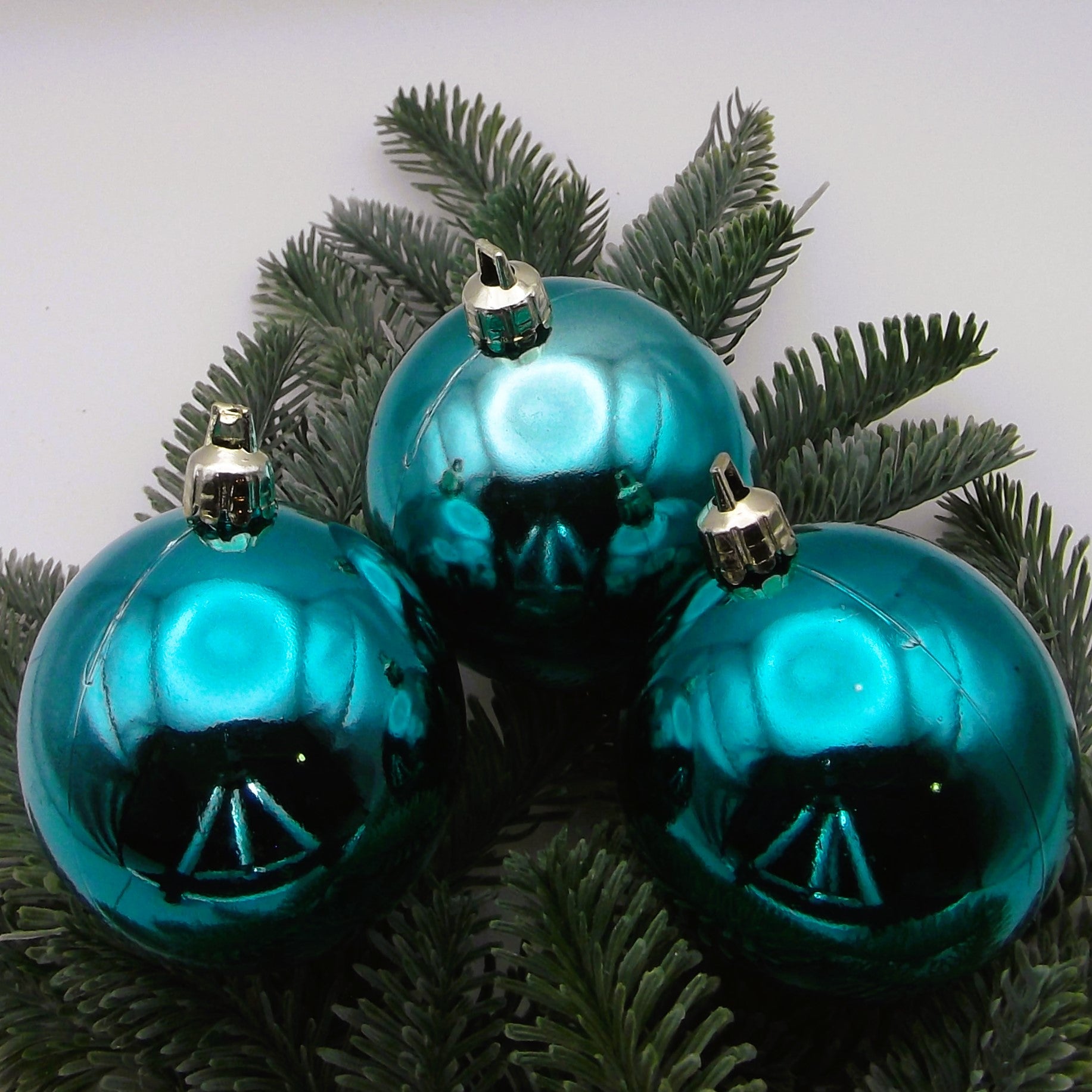 Christmas Tree Baubles in blue (Three)