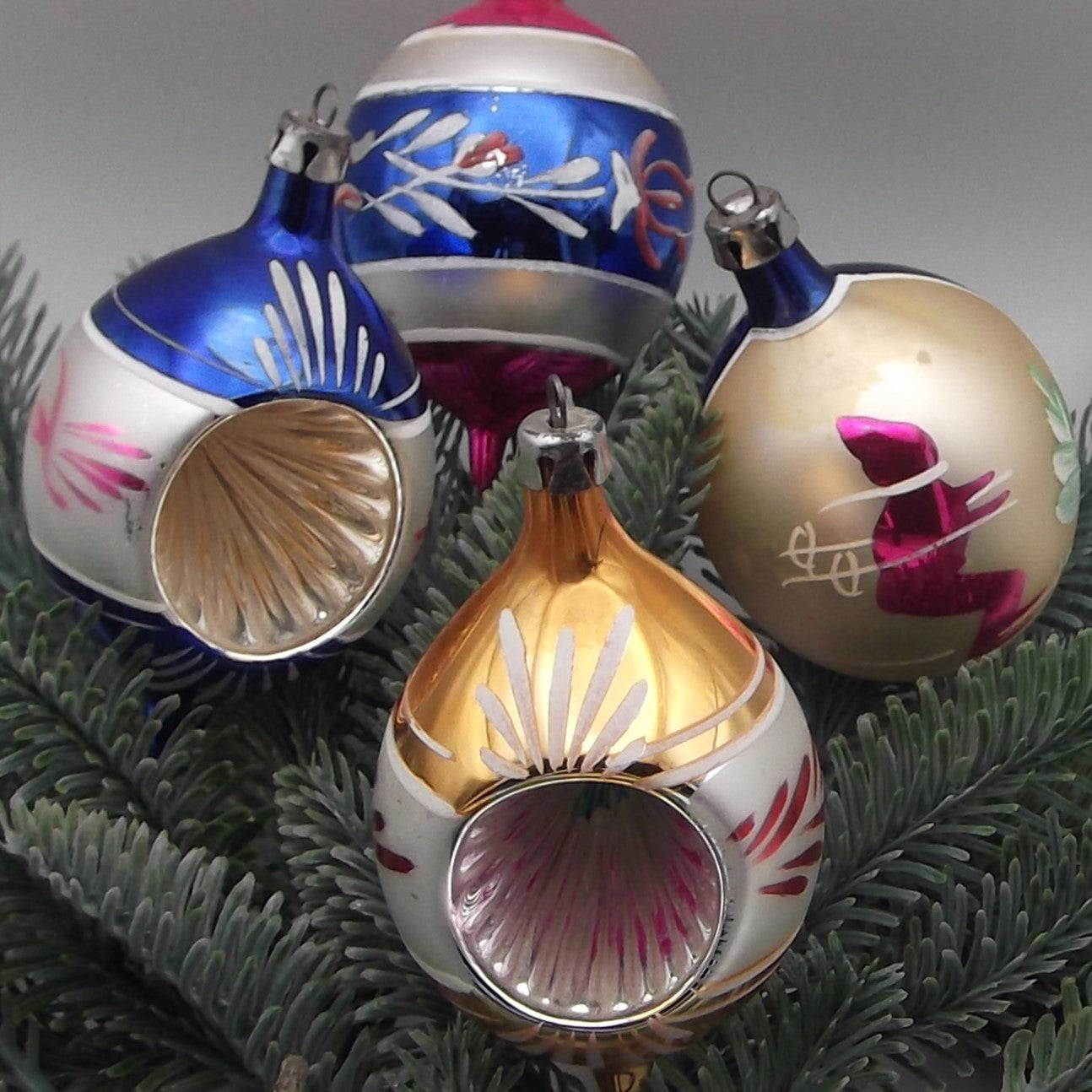 Vintage Christmas Oval Glass Bauble (four)